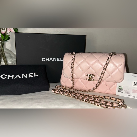 🌟SOLD🌟 CHANEL 25S Crossbody Flap Bag Lambskin Light Pink/Gold 2025 *RARE* - Picture 3 of 12